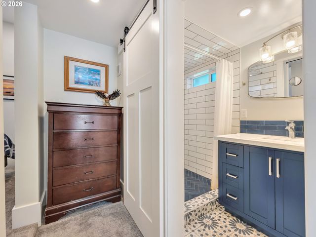 1103 AVENUE F, Seaside, OR 97138