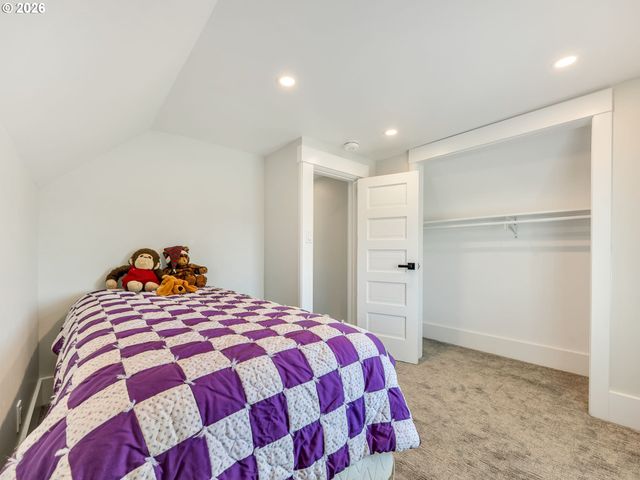 1103 AVENUE F, Seaside, OR 97138