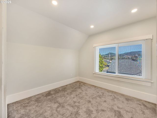 1103 AVENUE F, Seaside, OR 97138