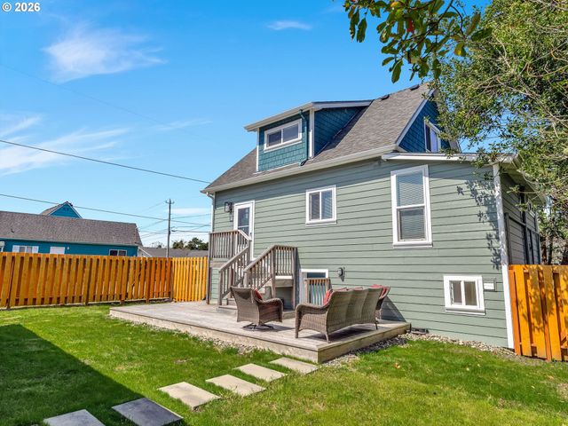 1103 AVENUE F, Seaside, OR 97138