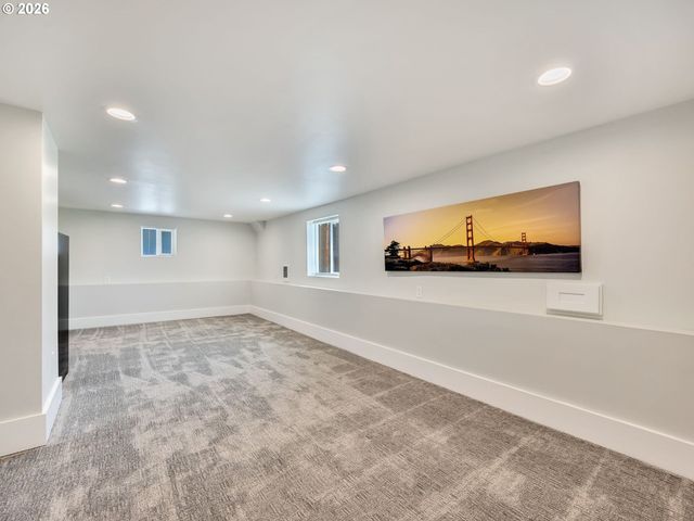 1103 AVENUE F, Seaside, OR 97138