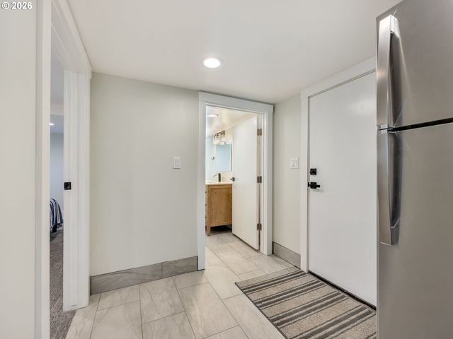 1103 AVENUE F, Seaside, OR 97138