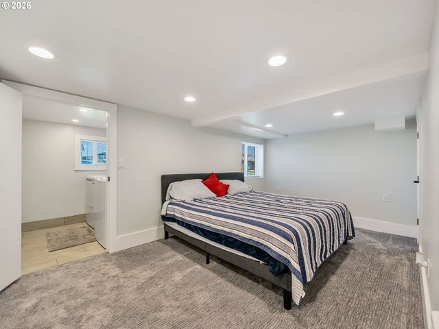 1103 AVENUE F, Seaside, OR 97138