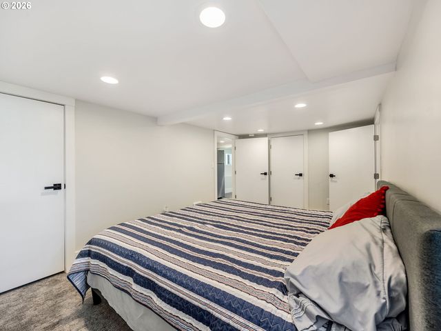 1103 AVENUE F, Seaside, OR 97138