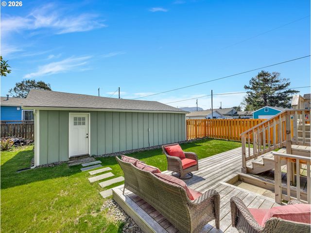 1103 AVENUE F, Seaside, OR 97138