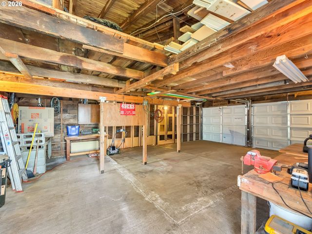 1103 AVENUE F, Seaside, OR 97138