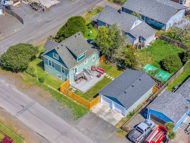 1103 AVENUE F, Seaside, OR 97138