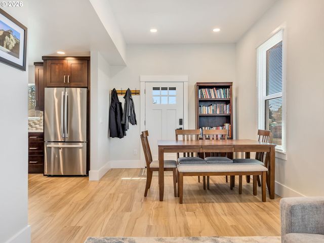 1103 AVENUE F, Seaside, OR 97138