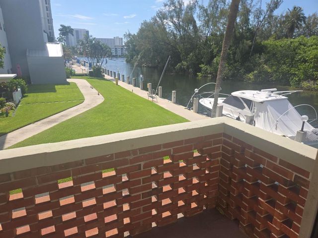 1340 NE 28th Avenue 228, Pompano Beach, FL 33062