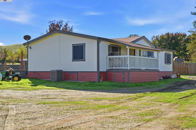 34724 Bernard Rd, Tracy, CA 95377