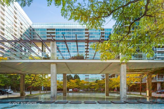 9655 Woods Drive 707, Skokie, IL 60077