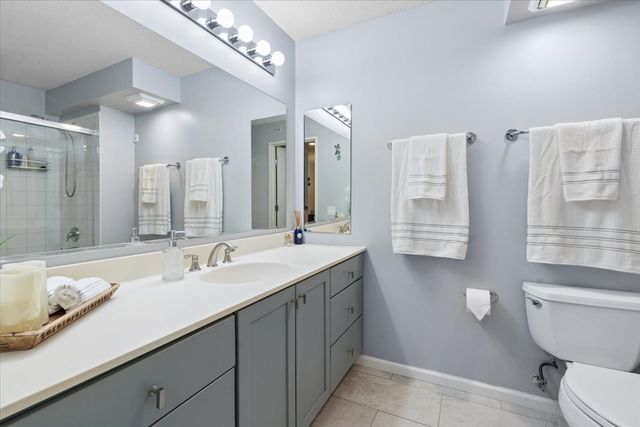 9655 Woods Drive 707, Skokie, IL 60077