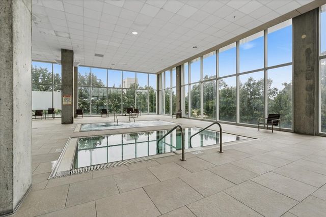 9655 Woods Drive 707, Skokie, IL 60077