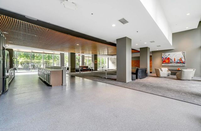 9655 Woods Drive 707, Skokie, IL 60077
