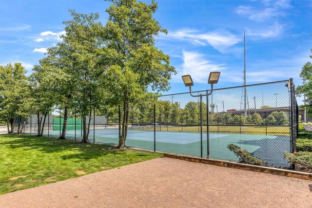 9655 Woods Drive 707, Skokie, IL 60077