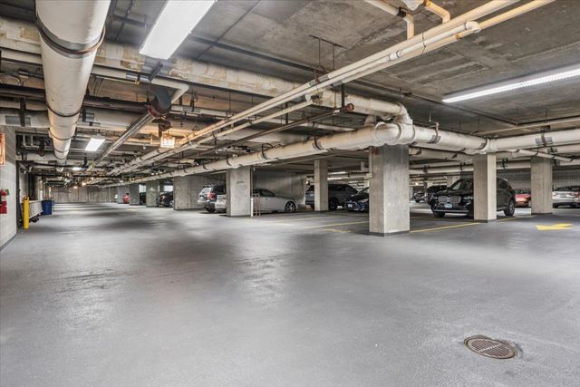 9655 Woods Drive 707, Skokie, IL 60077