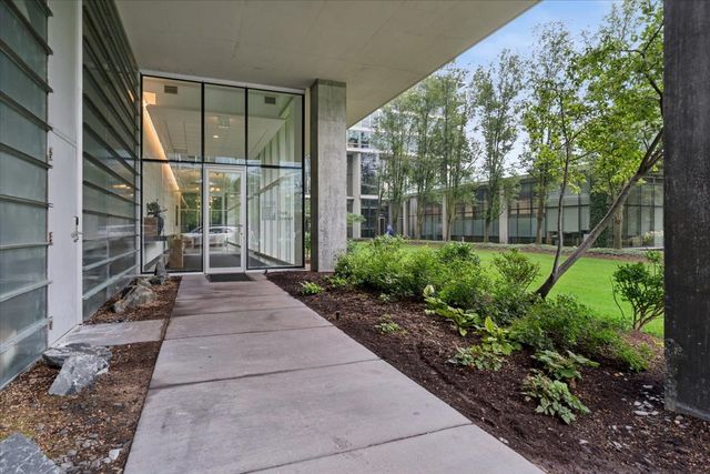 9655 Woods Drive 707, Skokie, IL 60077