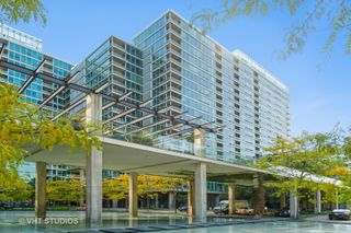 9655 Woods Drive 707, Skokie, IL 60077