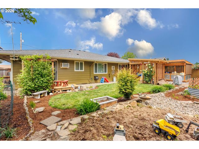1980 Nw 6TH Dr, Gresham, OR 97030