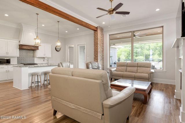 102 Cherrywood Drive, Lafayette, LA 70508