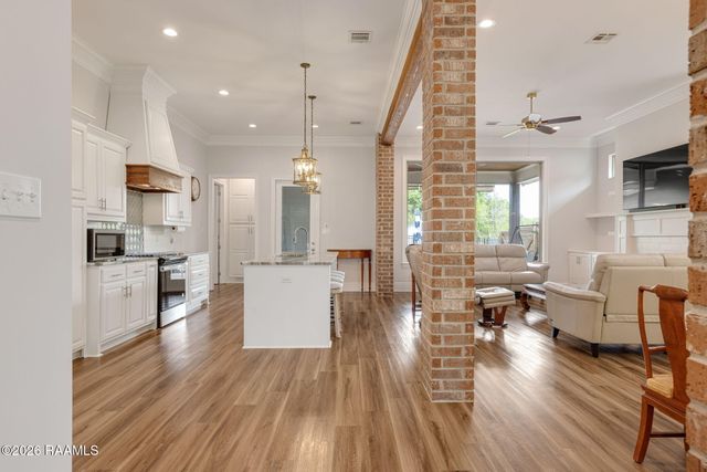 102 Cherrywood Drive, Lafayette, LA 70508