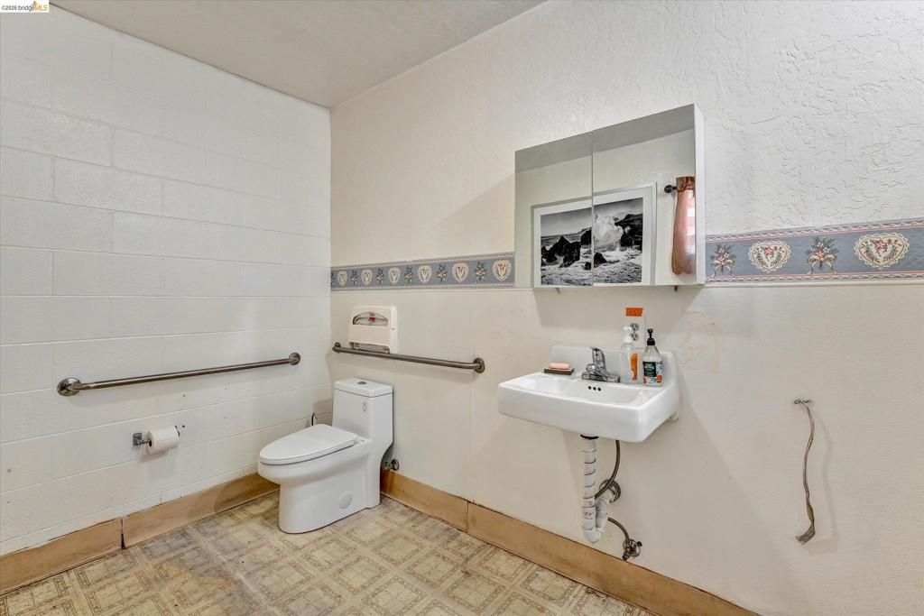 Image 14 of property listing at 1190 Davis St, San Leandro, CA 94577