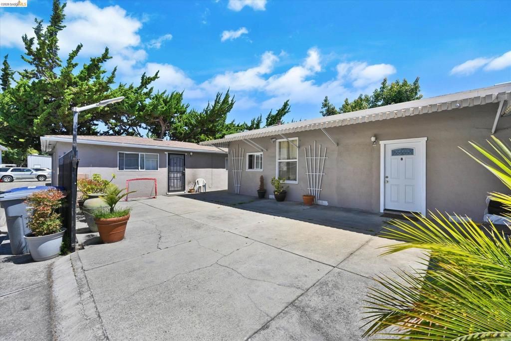 Image 17 of property listing at 1190 Davis St, San Leandro, CA 94577