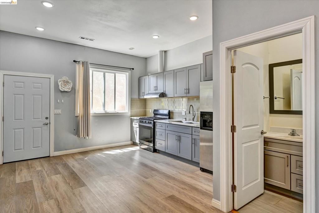 Image 23 of property listing at 1190 Davis St, San Leandro, CA 94577