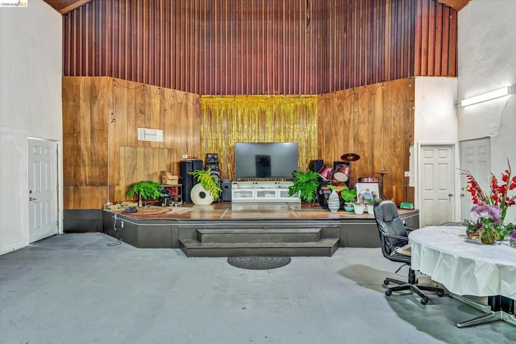 Image 6 of property listing at 1190 Davis St, San Leandro, CA 94577