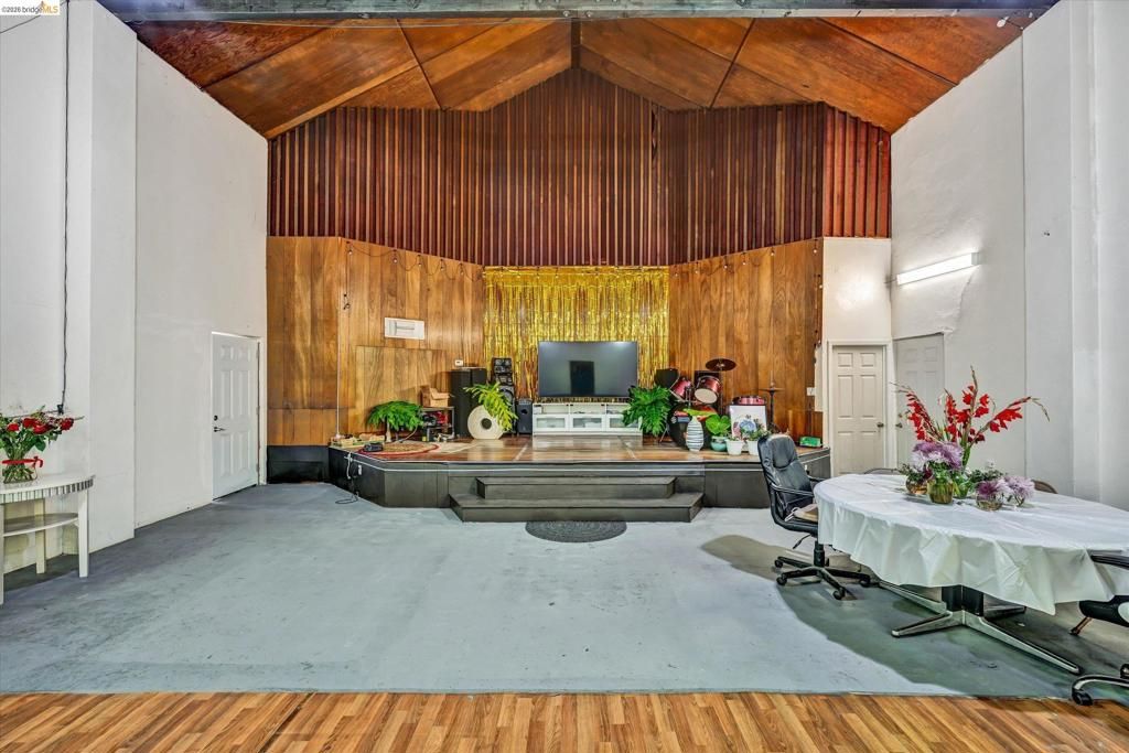 Image 7 of property listing at 1190 Davis St, San Leandro, CA 94577