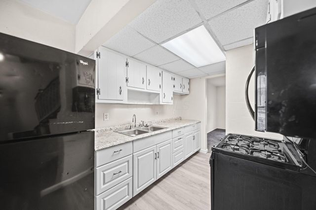 87 Tarryton Court W, 18D, Columbus, OH 43228