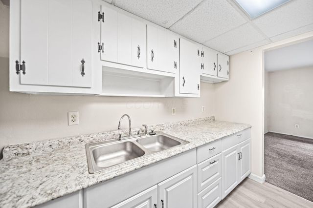 87 Tarryton Court W, 18D, Columbus, OH 43228