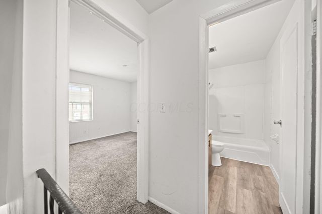 87 Tarryton Court W, 18D, Columbus, OH 43228