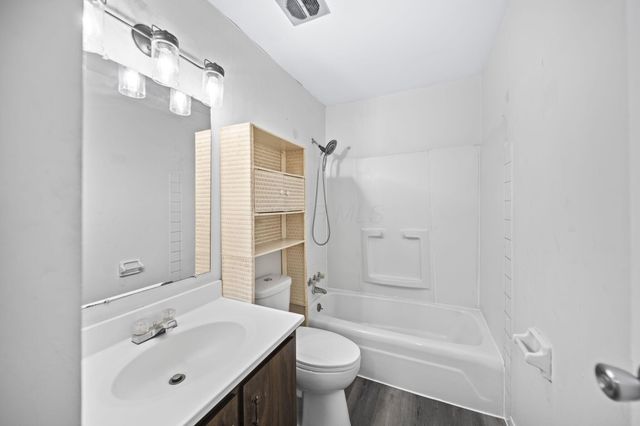 87 Tarryton Court W, 18D, Columbus, OH 43228