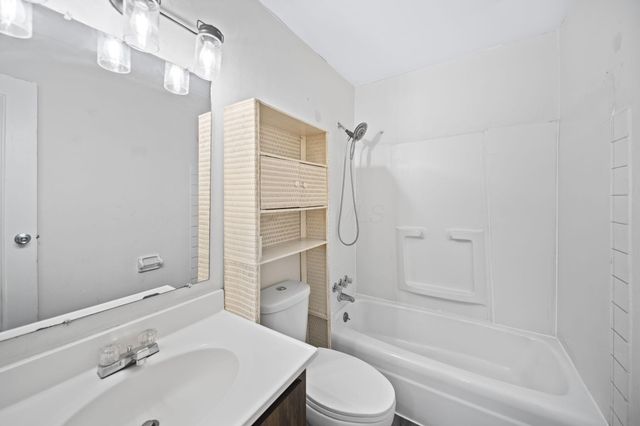 87 Tarryton Court W, 18D, Columbus, OH 43228