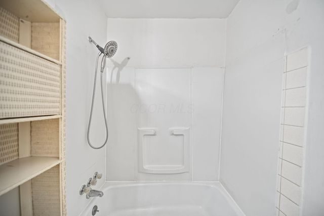 87 Tarryton Court W, 18D, Columbus, OH 43228