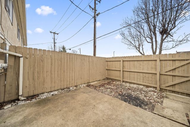 87 Tarryton Court W, 18D, Columbus, OH 43228