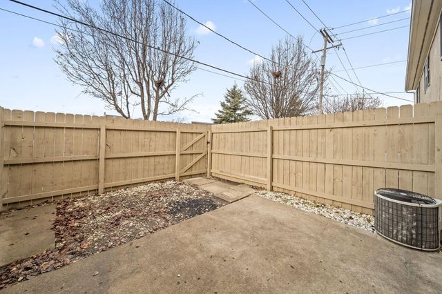 87 Tarryton Court W, 18D, Columbus, OH 43228