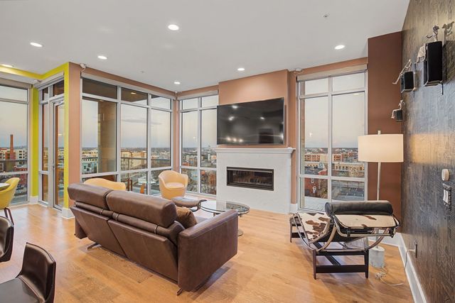 20 Rutledge St Apt 709, Nashville, TN 37210