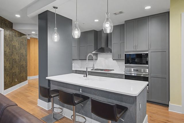 20 Rutledge St Apt 709, Nashville, TN 37210