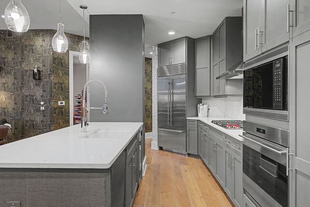 20 Rutledge St Apt 709, Nashville, TN 37210