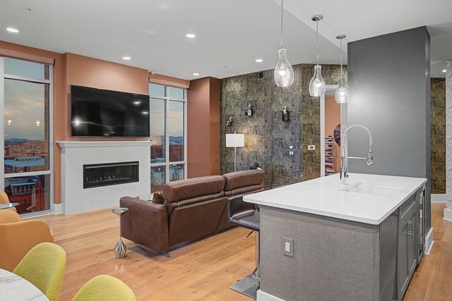 20 Rutledge St Apt 709, Nashville, TN 37210