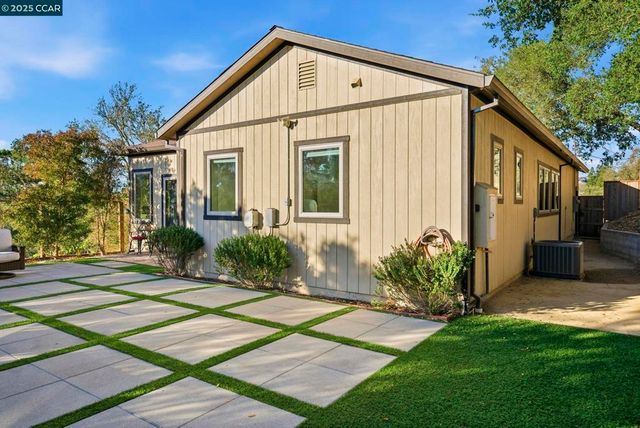 12 Quiet Country Ln, Danville, CA 94526