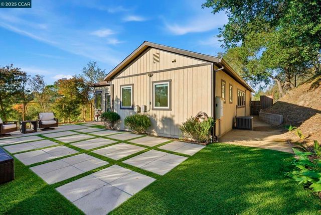 12 Quiet Country Ln, Danville, CA 94526