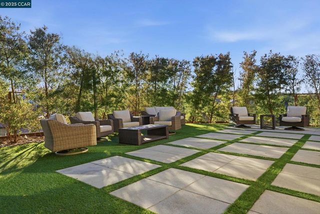 12 Quiet Country Ln, Danville, CA 94526