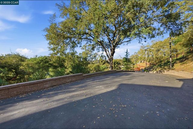 12 Quiet Country Ln, Danville, CA 94526
