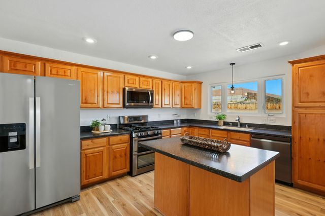 2198 Lema Road SE, Rio Rancho, NM 87124