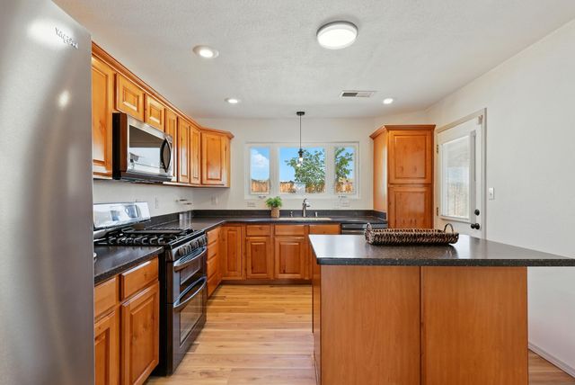 2198 Lema Road SE, Rio Rancho, NM 87124