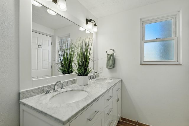 2198 Lema Road SE, Rio Rancho, NM 87124