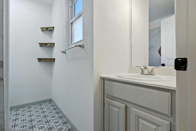 2198 Lema Road SE, Rio Rancho, NM 87124